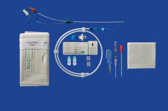 CATHETER KIT KLEINE HUISDIEREN 30 dagen 2/lum 4FRx13cm SA4FD13