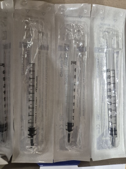 SERINGUE TERUMO UU S/ESPACE MORT 1ml LUER  Centree (x100)